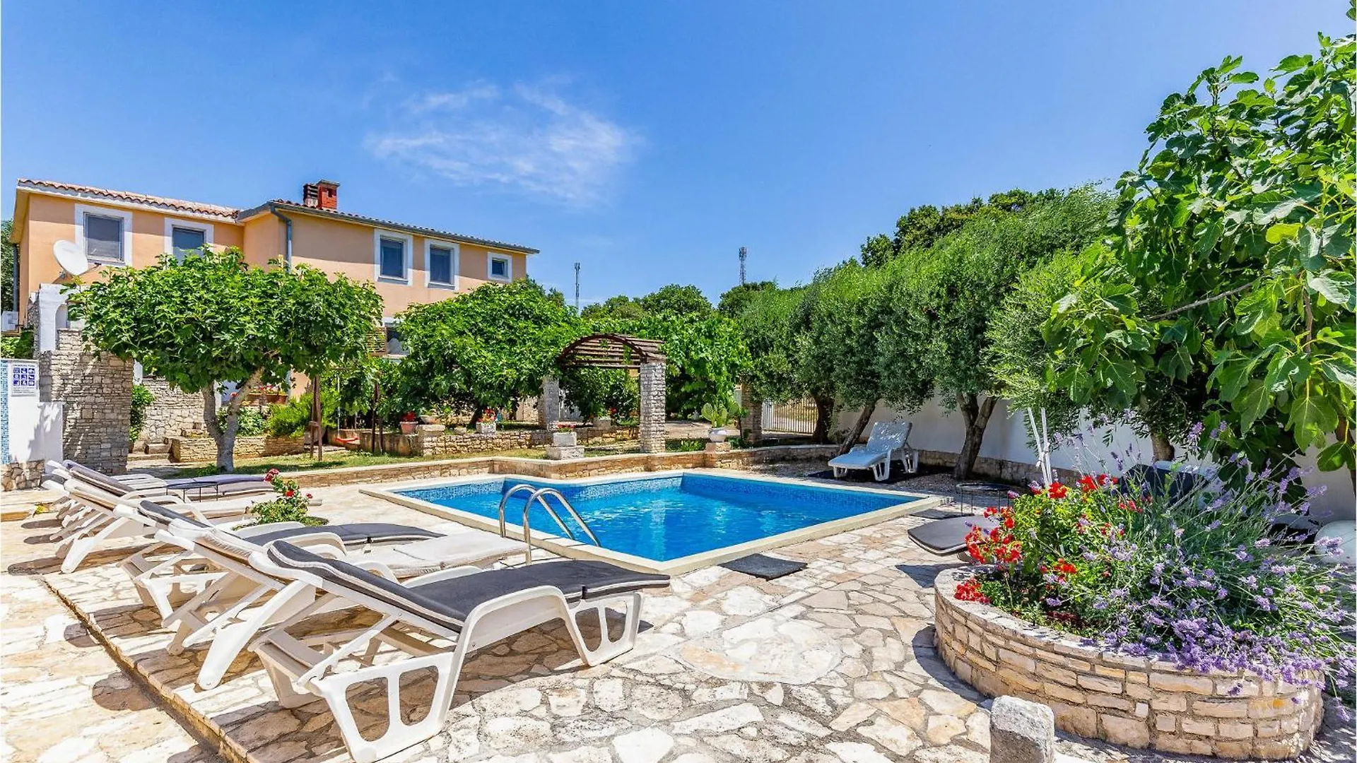 Lovely Home In Medulin With Wifi